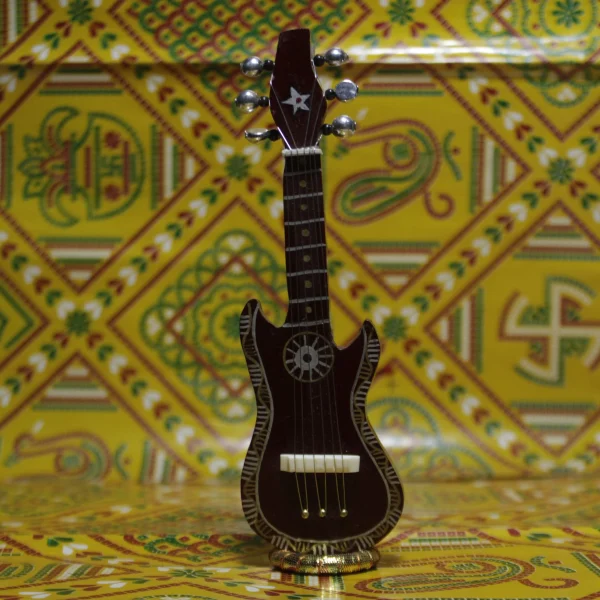Exquisite 6-Inch Miniature Guitar