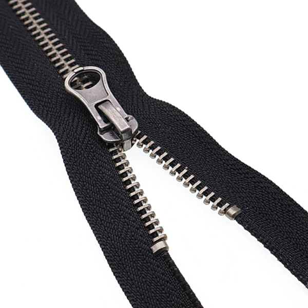Black Plastic Zipper (1 Piece)