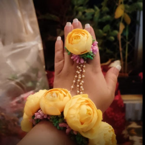 Yellow Hath Panja Ladies Artificial Hathful